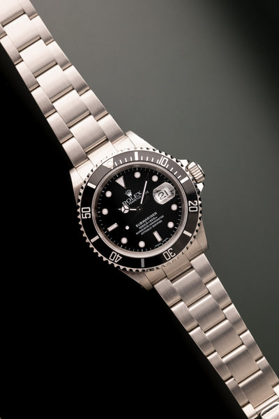 2001 Rolex 16610 Submariner - Full Set